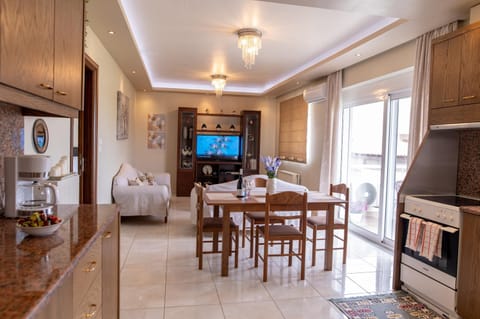 TV and multimedia, Kitchen or kitchenette, Seating area, Dining area, oven, stove