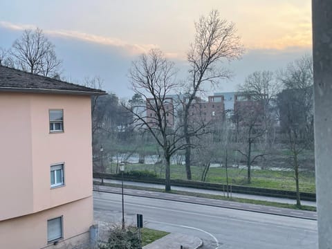 Appartamento casa sul fiume Apartment in Parma