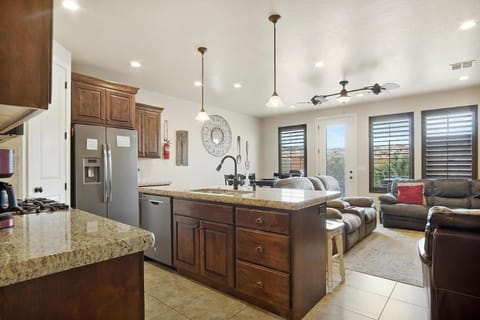 Rejuvenating Retreat Private Hot Tub and Amenities House in Washington