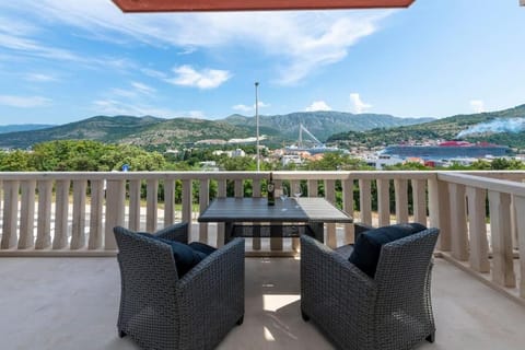 Patio, Day, Natural landscape, Balcony/Terrace, Seating area, Dining area, Mountain view, Sea view
