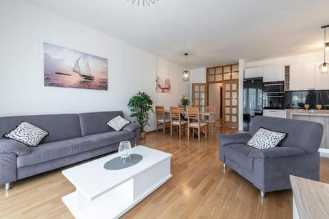 Kitchen or kitchenette, Living room, Seating area, Dining area, minibar