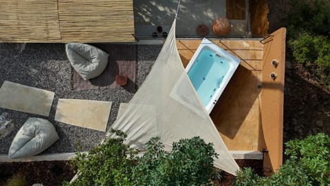 Garden, Hot Tub