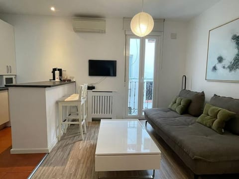 TV and multimedia, Living room, Dining area, internet, air conditioner