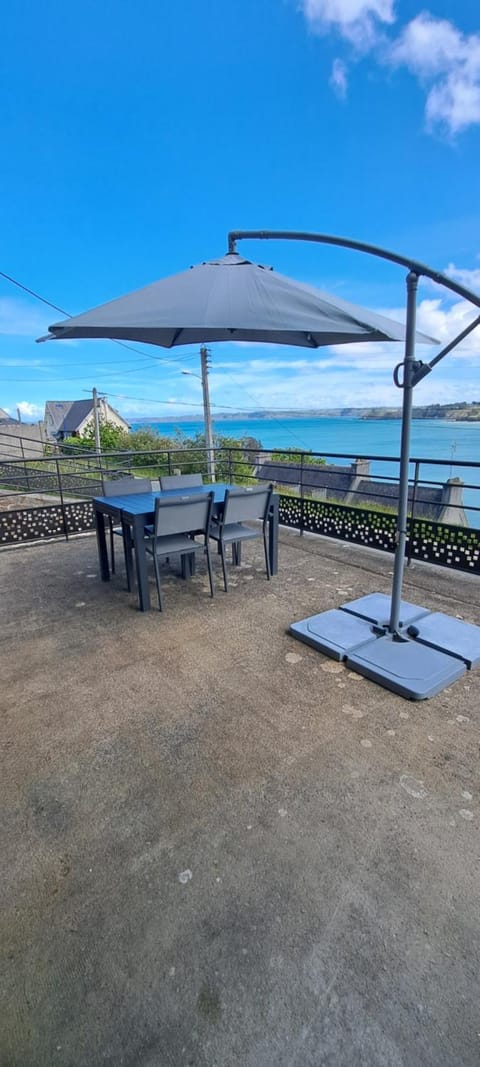 Property building, View (from property/room), Balcony/Terrace, Beach, Sea view