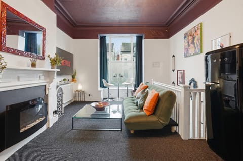 TV and multimedia, Living room, Seating area, Dining area