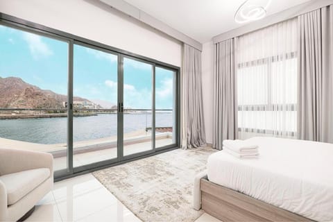 Bed, Natural landscape, Photo of the whole room, Bedroom, Lake view, Mountain view, River view