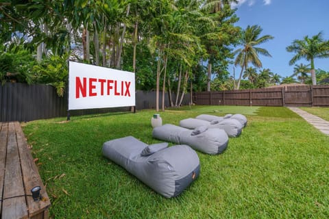 Luxury 7BR Villa Vizcaya Pool Sauna Gym Golf Villa in Golden Glades