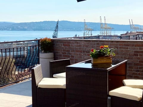 Day, View (from property/room), Balcony/Terrace, Balcony/Terrace, Dining area, Sea view