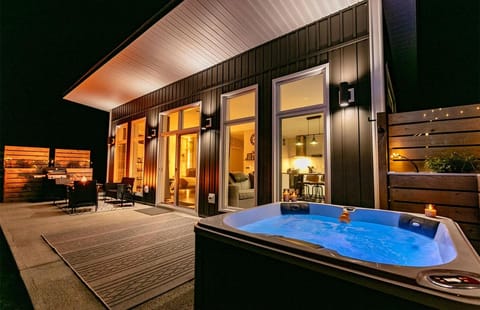 Patio, Hot Tub