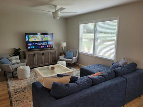 White Birch - Riverfront and Newly-Remodeled! House in Elberta