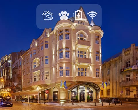 Property building, Restaurant/places to eat, Breakfast
