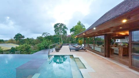 Pool view, Swimming pool, sunbed
