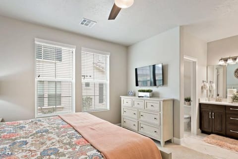 Lovin Life-Pool is Open! Dog Friendly! House in Washington