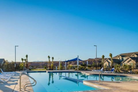 Lovin Life-Pool is Open! Dog Friendly! House in Washington