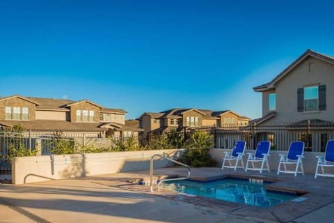 Lovin Life-Pool is Open! Dog Friendly! House in Washington