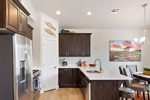 Lovin Life-Pool is Open! Dog Friendly! House in Washington