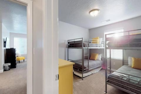 Southern Comfort-Pool! Hot Tub! House in Washington