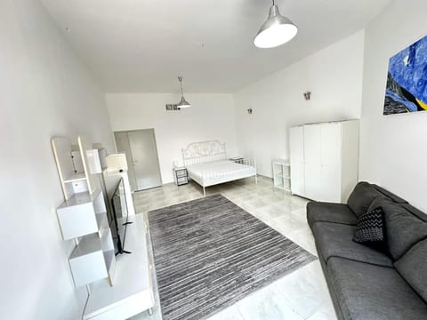 Nice Rooms for Rent in Compound Housing near Burj Alarab Dubai Villa 125 Vacation rental in Dubai