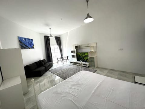 Nice Rooms for Rent in Compound Housing near Burj Alarab Dubai Villa 125 Vacation rental in Dubai