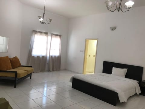 Nice Rooms for Rent in Compound Housing near Burj Alarab Dubai Villa 125 Vacation rental in Dubai