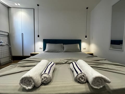 Bed, Photo of the whole room, Bedroom, towels
