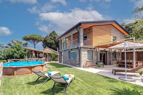 Property building, Patio, Day, Natural landscape, Garden, Garden view, Pool view, Swimming pool, sunbed
