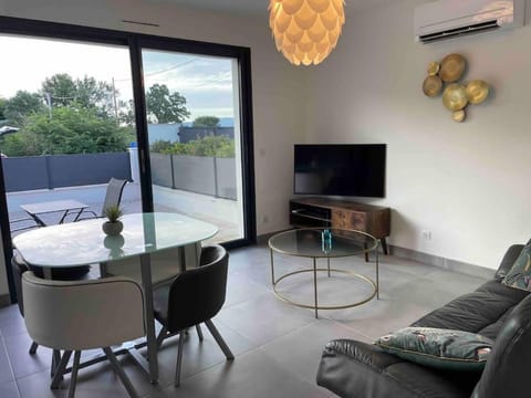 Logement Le Puy Sainte Réparade Apartment in Le Puy-Sainte-Réparade