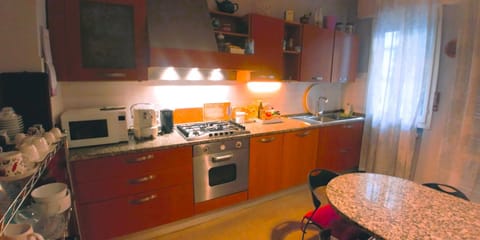 Kitchen or kitchenette, dishwasher, oven, toaster, kitchen