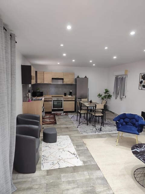 Kitchen or kitchenette, Living room, Dining area