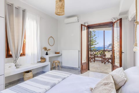 Bed, Photo of the whole room, Bedroom, towels, air conditioner