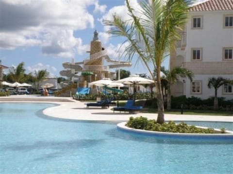Day, Swimming pool