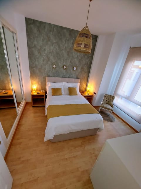 Bed, Photo of the whole room, Bedroom, Lake view, heating