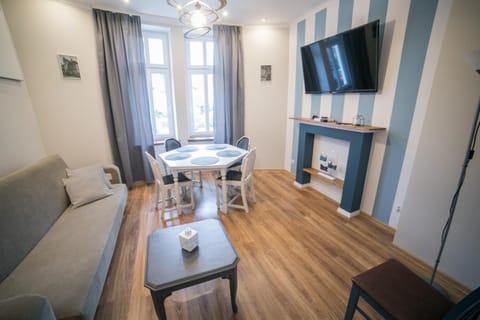 Living room, Dining area