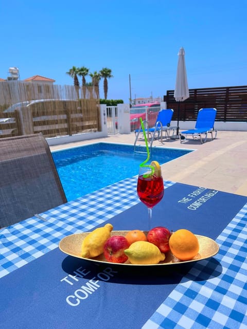 Balcony/Terrace, Pool view, Swimming pool, sunbed