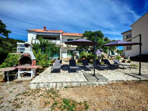 Property building, BBQ facilities, Garden