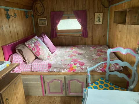 Authentique roulotte en Camargue Luxury tent in Arles