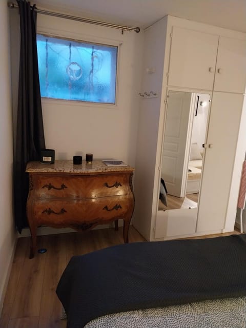 maison quai de la Fontaine plus parking House in Nimes