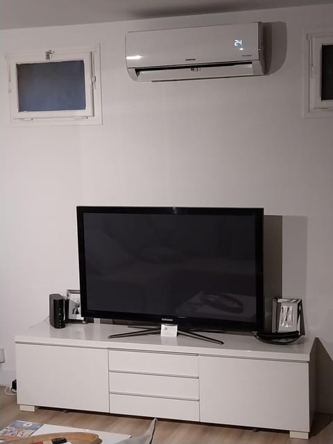 maison quai de la Fontaine plus parking House in Nimes