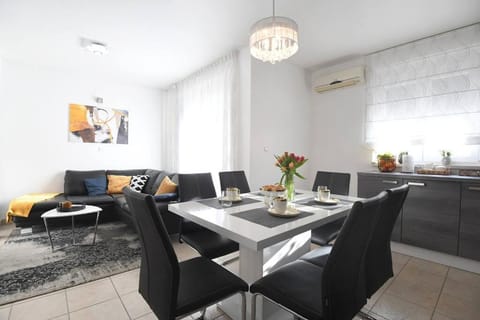 Family apartment Manuela Apartment in Zadar