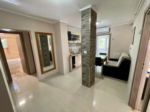 Kitchen or kitchenette, Living room, Seating area, minibar, stove