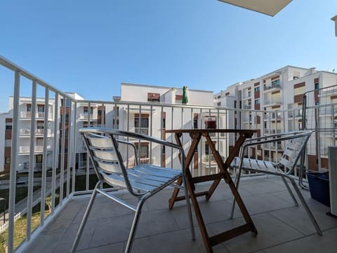 Property building, View (from property/room), Balcony/Terrace, sunbed