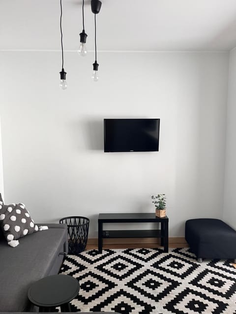 TV and multimedia, Living room, Seating area, Evening entertainment