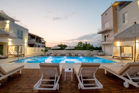Pool view, Swimming pool, sunbed