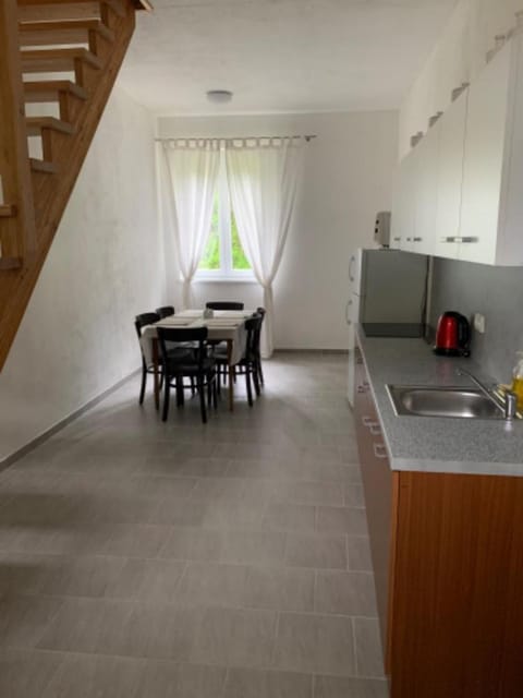 Property building, Kitchen or kitchenette, minibar, pet friendly, stove, toaster