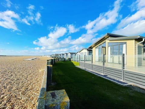 Sunset Lodge, Seafront Views Premier Holidays House in Selsey