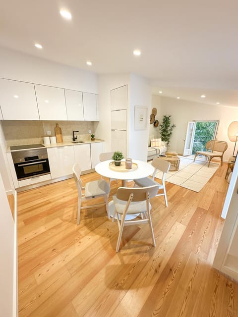 Kitchen or kitchenette, Living room, Seating area, Dining area, dishwasher, stove