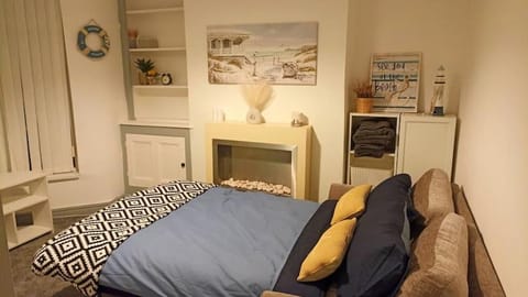 Private room with Netflix Vacation rental in Liverpool