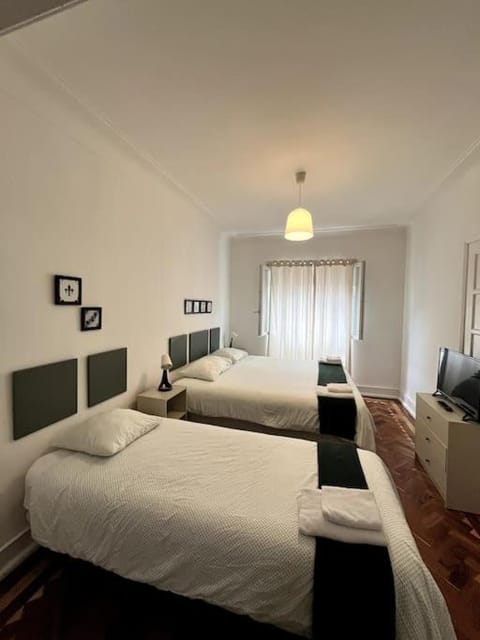 Bed, Photo of the whole room, Decorative detail, Decorative detail, Bedroom, Guests, City view, Landmark view, Area and facilities, Family, internet, room service, storage, towels, washing machine