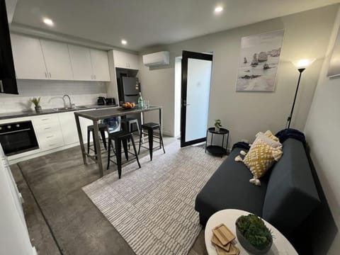 Kitchen or kitchenette, Dining area, pet friendly, stove