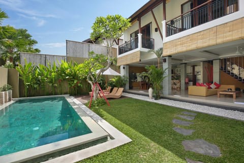 Day, On site, Swimming pool